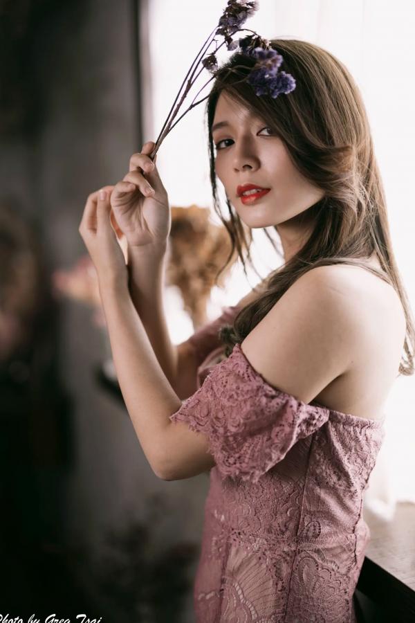    筱筱 - 优雅粉色蕾丝长裙私房写真，气质女神精致居家氛围感大片 [90P]第67张图片