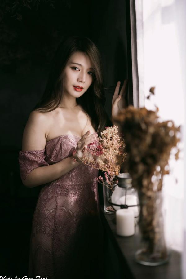   筱筱 - 优雅粉色蕾丝长裙私房写真，气质女神精致居家氛围感大片 [90P]第69张图片