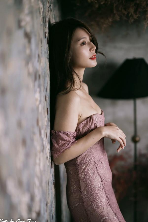    筱筱 - 优雅粉色蕾丝长裙私房写真，气质女神精致居家氛围感大片 [90P]第79张图片