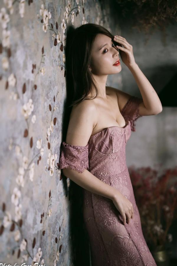    筱筱 - 优雅粉色蕾丝长裙私房写真，气质女神精致居家氛围感大片 [90P]第82张图片