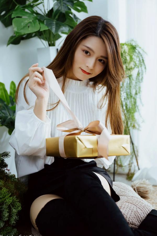    筱筱 - 白衣飘飘清新私房照，优雅白衬衫黑裙长靴，绝美气质治愈系女神写真第118张图片