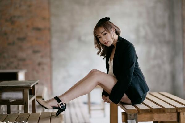    娃娃 - 气质优雅职业风私房照，简约质感蕾丝搭配时尚西装，绝美写真 [129P]第2张图片