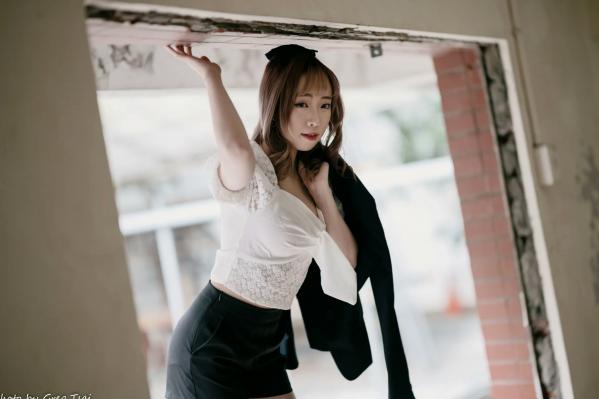    娃娃 - 气质优雅职业风私房照，简约质感蕾丝搭配时尚西装，绝美写真 [129P]第45张图片