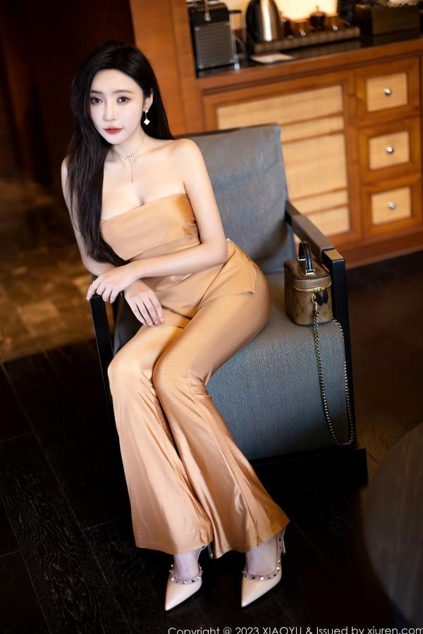 王馨瑶   XiaoYu语画界1079期：王馨瑶yanni贵州旅拍写真，金色抹胸长裤尽显女神范，白色蕾丝内衣私房释放极致诱惑，无圣光收藏级大尺度力作第30张图片