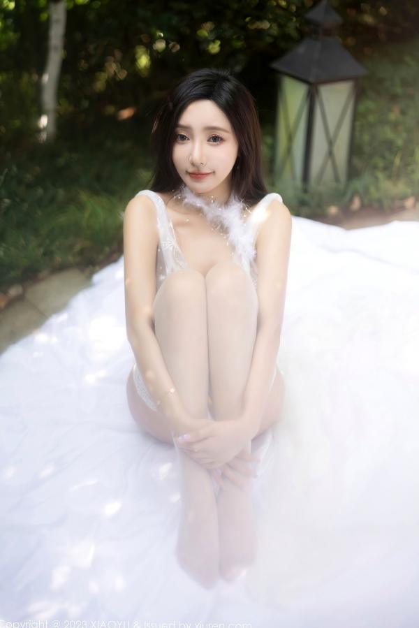 王馨瑶   XiaoYu语画界1079期：王馨瑶yanni贵州旅拍写真，金色抹胸长裤尽显女神范，白色蕾丝内衣私房释放极致诱惑，无圣光收藏级大尺度力作第62张图片