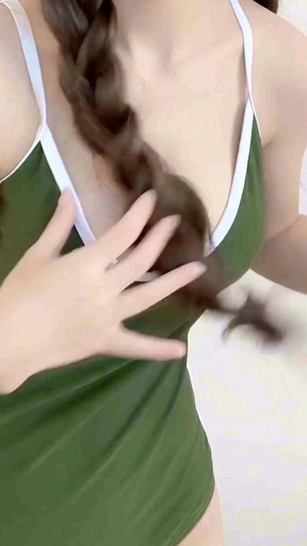    美少女晕崽 - 绿色连体泳衣清新感与性感诱惑写真 [50P]第1张图片