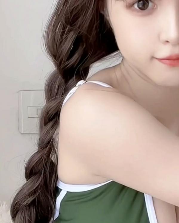    美少女晕崽 - 绿色连体泳衣清新感与性感诱惑写真 [50P]第15张图片