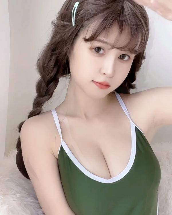    美少女晕崽 - 绿色连体泳衣清新感与性感诱惑写真 [50P]第37张图片