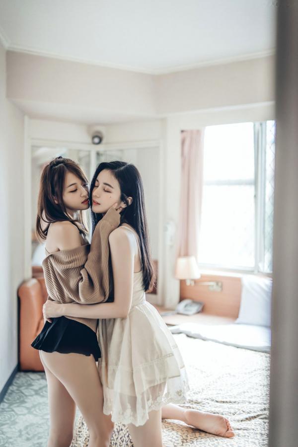    JVID辰辰&妍妍：我的大小女友，情人节酒店私房写真，超透薄纱性感诱惑第2张图片