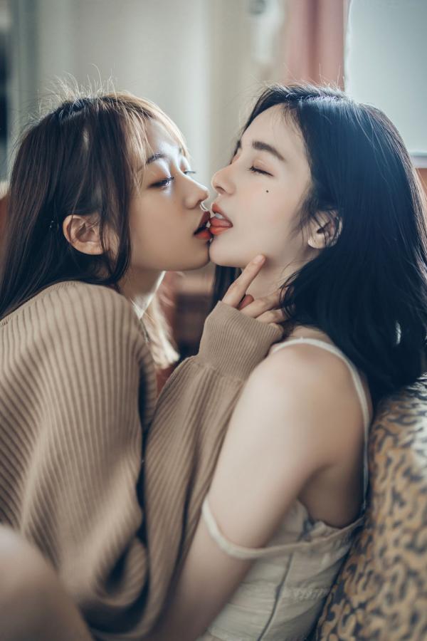    JVID辰辰&妍妍：我的大小女友，情人节酒店私房写真，超透薄纱性感诱惑第37张图片
