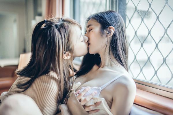    JVID辰辰&妍妍：我的大小女友，情人节酒店私房写真，超透薄纱性感诱惑第38张图片