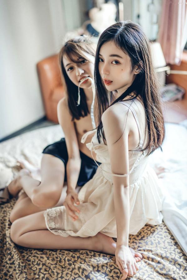    JVID辰辰&妍妍：我的大小女友，情人节酒店私房写真，超透薄纱性感诱惑第44张图片