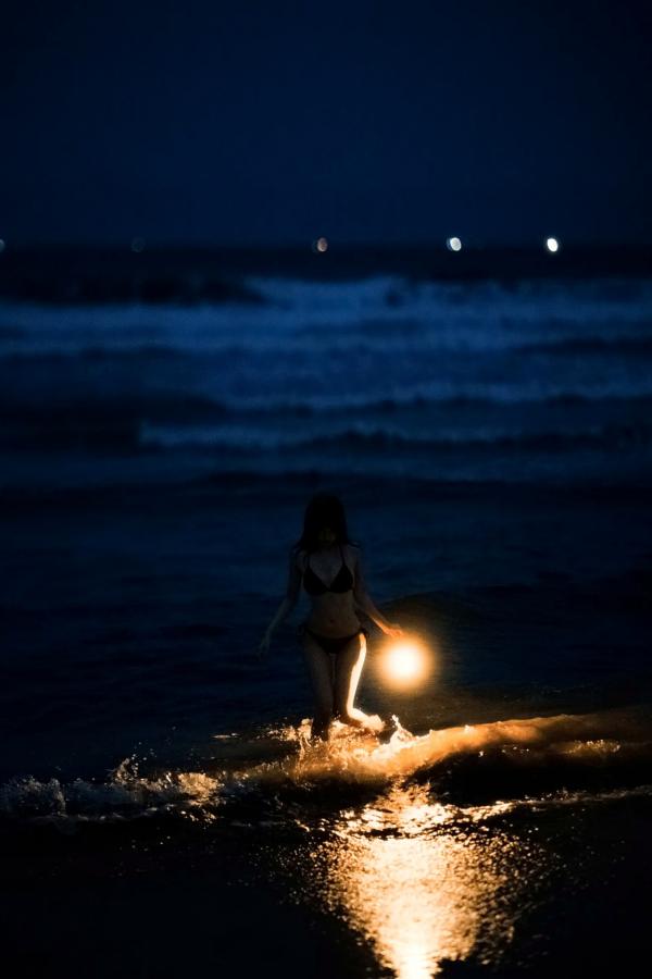    桜桃喵 - 晚星 夜色海边比基尼灯光氛围感私房写真 [18P]第18张图片