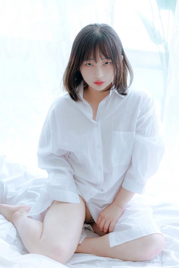    Mozzi - A wet day 私房写真，纯欲居家清新风，白色衬衫诱惑演绎第3张图片