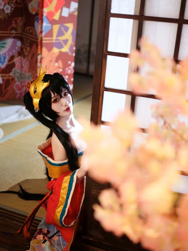    一米八的大梨子 - 碧蓝航线大凤和服角色扮演，唯美樱花与精致日式私房照，展现极致傲人曲线 [31P]第8张图片