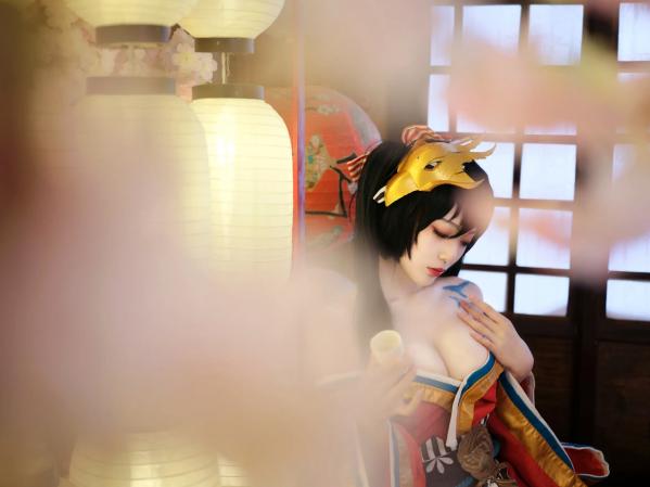    一米八的大梨子 - 碧蓝航线大凤和服角色扮演，唯美樱花与精致日式私房照，展现极致傲人曲线 [31P]第11张图片