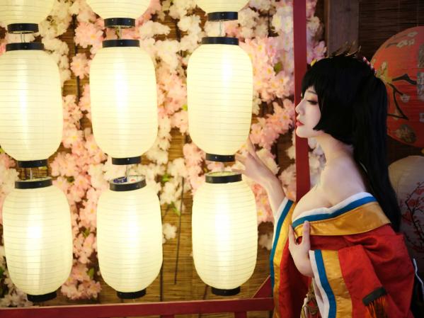    一米八的大梨子 - 碧蓝航线大凤和服角色扮演，唯美樱花与精致日式私房照，展现极致傲人曲线 [31P]第13张图片