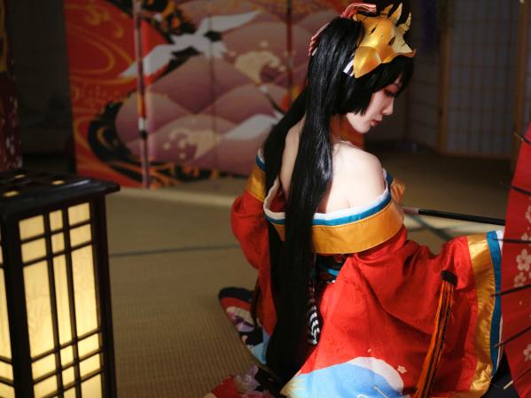    一米八的大梨子 - 碧蓝航线大凤和服角色扮演，唯美樱花与精致日式私房照，展现极致傲人曲线 [31P]第24张图片