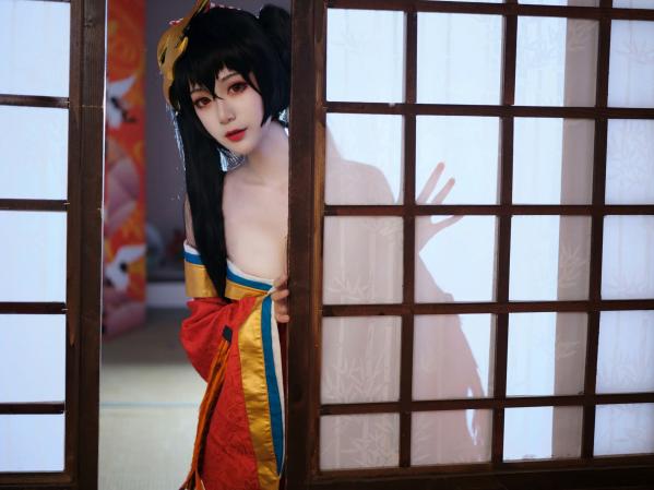    一米八的大梨子 - 碧蓝航线大凤和服角色扮演，唯美樱花与精致日式私房照，展现极致傲人曲线 [31P]第28张图片