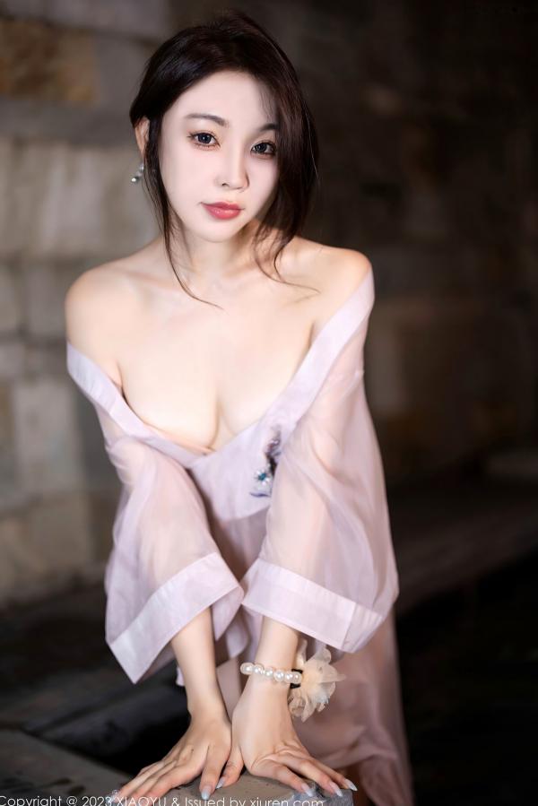 徐莉芝Booty 陈芝  XiaoYu语画界-1076-徐莉芝：浅粉透视和服湿身诱惑，慵懒私房照展现极致气质第52张图片