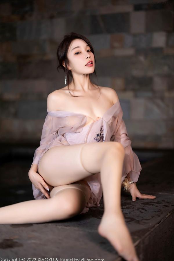 徐莉芝Booty 陈芝  XiaoYu语画界-1076-徐莉芝：浅粉透视和服湿身诱惑，慵懒私房照展现极致气质第65张图片