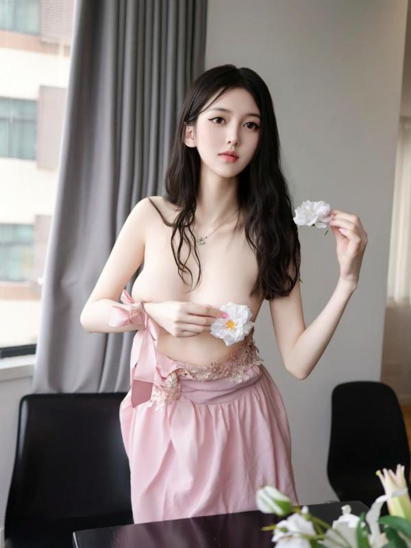    白小蝶 - 粉色蕾丝仙女裙私房写真，冷艳童颜配极品身材，白嫩肌肤与肉丝美腿展现极致诱惑 [80P]第29张图片