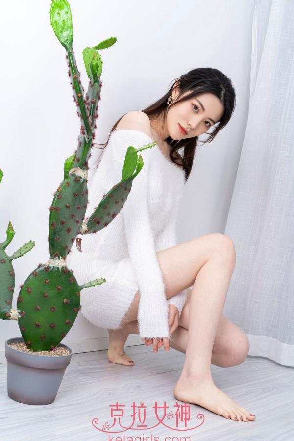    KelaGirls克拉女神-百琳《如花似玉》：清纯甜美风，白色针织露肩裙简约家居私房写真第20张图片
