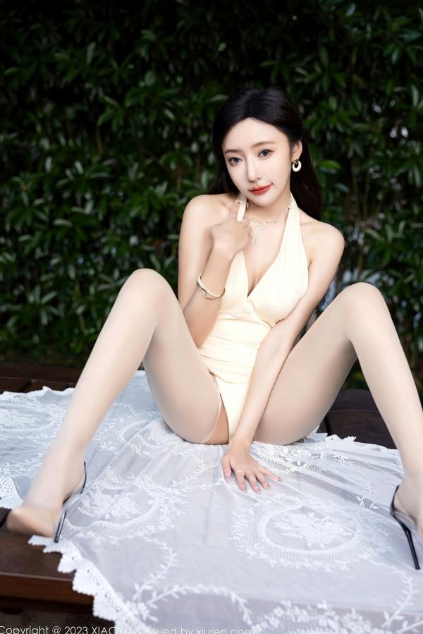 王馨瑶   XiaoYu语画界-1072期：王馨瑶yanni贵州极品旅拍，乳白色高叉晚礼服绝美身姿，肉色丝袜极致诱惑，气质冷艳女神性感私房写真第31张图片