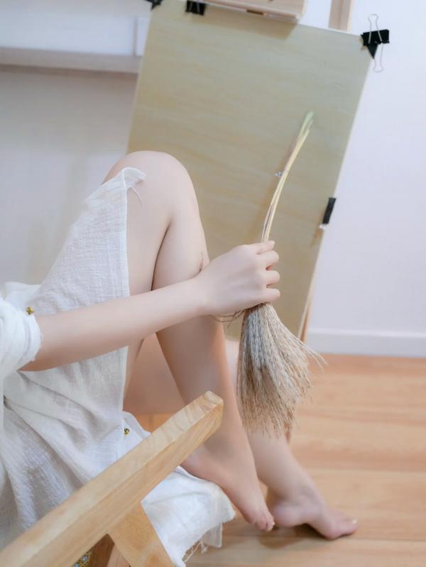    楠芝 - 清纯画家白色长裙私房照，展现极致性感诱惑身材，气质女神演绎艺术与美的碰撞 [84P]第35张图片