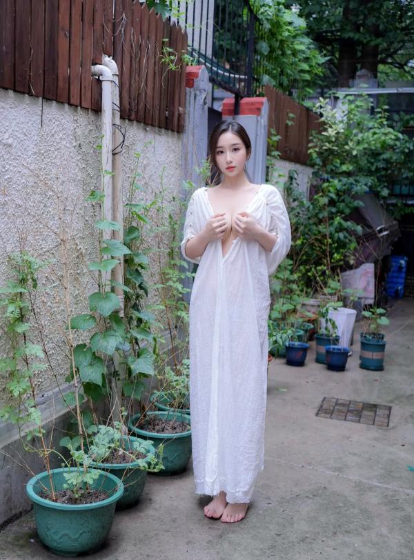    楠芝 - 清纯画家白色长裙私房照，展现极致性感诱惑身材，气质女神演绎艺术与美的碰撞 [84P]第51张图片