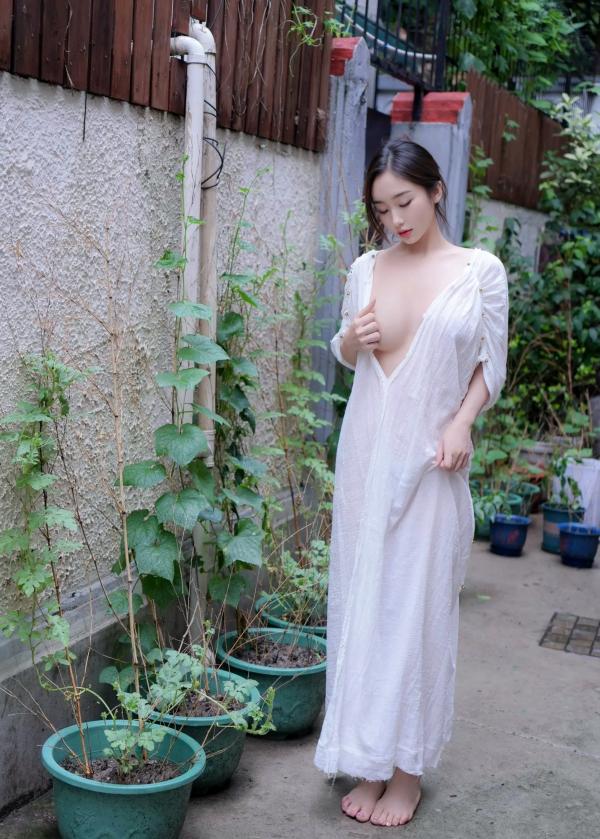    楠芝 - 清纯画家白色长裙私房照，展现极致性感诱惑身材，气质女神演绎艺术与美的碰撞 [84P]第52张图片