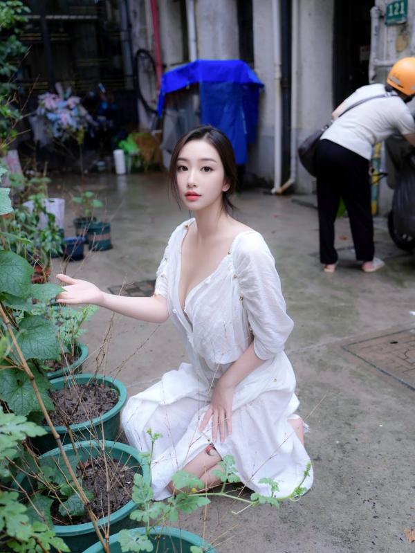   楠芝 - 清纯画家白色长裙私房照，展现极致性感诱惑身材，气质女神演绎艺术与美的碰撞 [84P]第54张图片