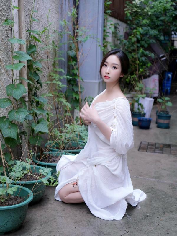    楠芝 - 清纯画家白色长裙私房照，展现极致性感诱惑身材，气质女神演绎艺术与美的碰撞 [84P]第55张图片