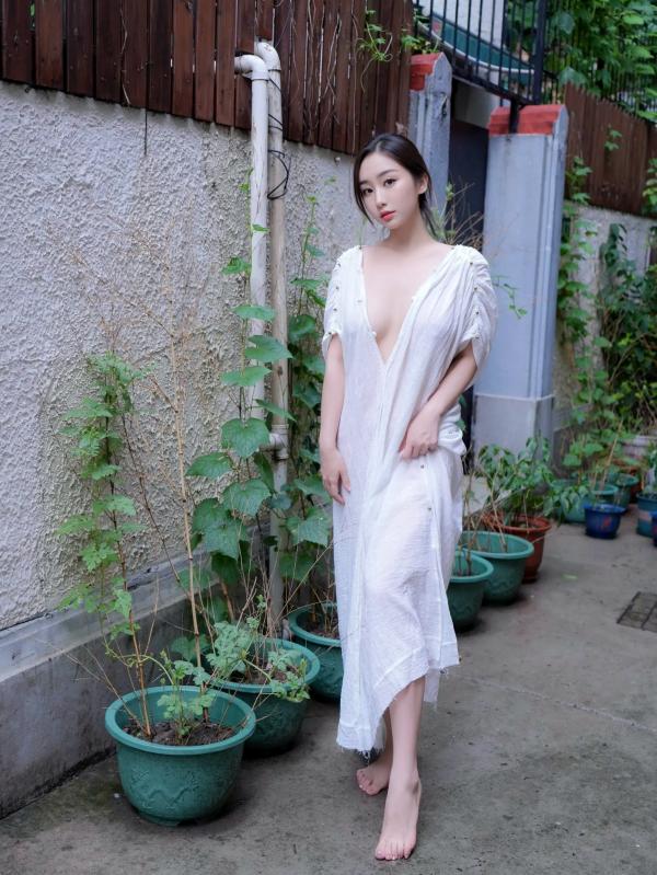    楠芝 - 清纯画家白色长裙私房照，展现极致性感诱惑身材，气质女神演绎艺术与美的碰撞 [84P]第59张图片