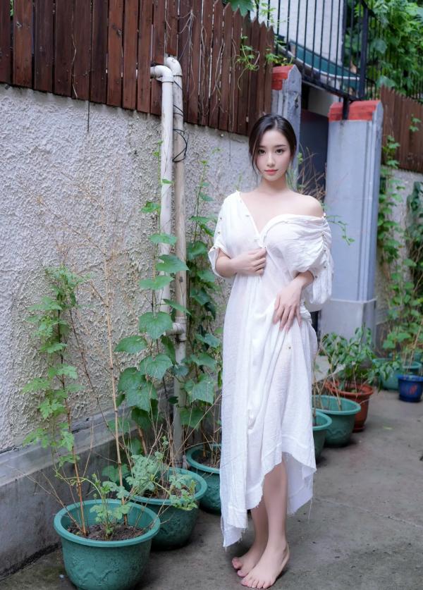    楠芝 - 清纯画家白色长裙私房照，展现极致性感诱惑身材，气质女神演绎艺术与美的碰撞 [84P]第61张图片