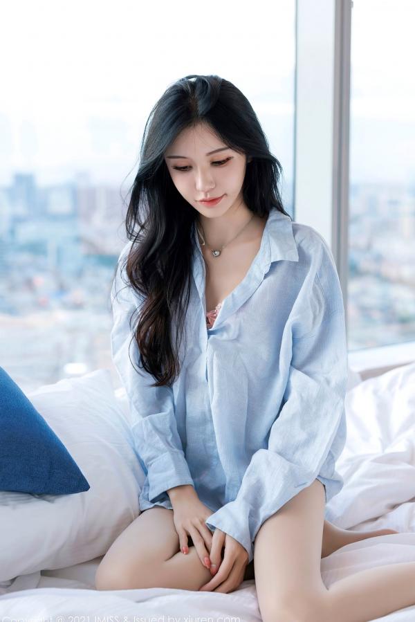    IMiss爱蜜社 泥鳅鳅：清爽浅蓝衬衫搭配粉色蕾丝内衣，极品诱惑私房写真，邻家女孩纯欲风格第9张图片