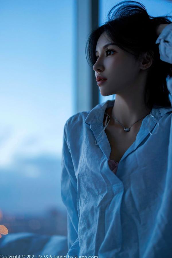    IMiss爱蜜社 泥鳅鳅：清爽浅蓝衬衫搭配粉色蕾丝内衣，极品诱惑私房写真，邻家女孩纯欲风格第32张图片