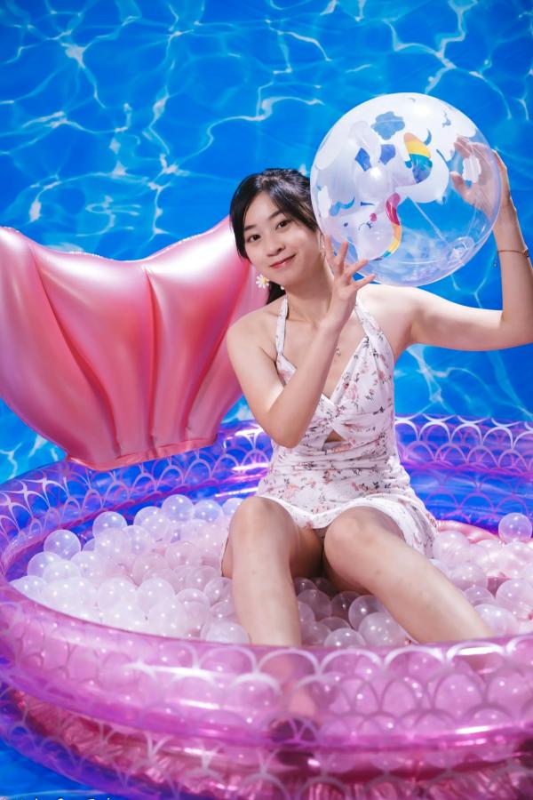    若颖 - 清新碎花泳池写真，元气少女梦幻球池大片 [109P]第2张图片