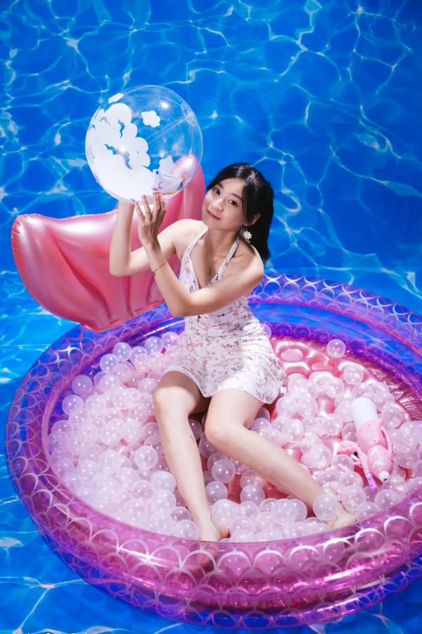    若颖 - 清新碎花泳池写真，元气少女梦幻球池大片 [109P]第3张图片