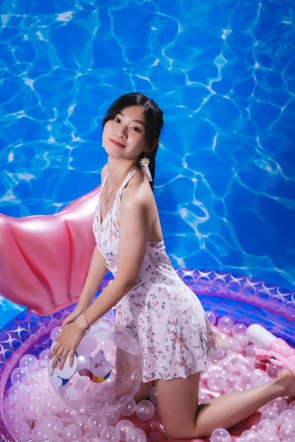    若颖 - 清新碎花泳池写真，元气少女梦幻球池大片 [109P]第10张图片