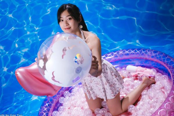    若颖 - 清新碎花泳池写真，元气少女梦幻球池大片 [109P]第13张图片