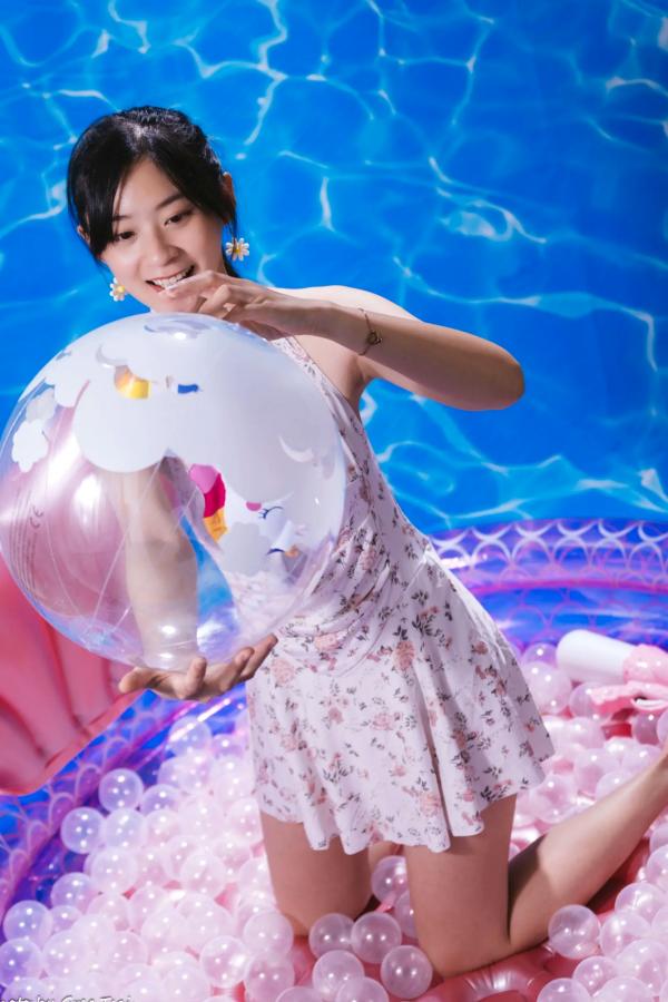    若颖 - 清新碎花泳池写真，元气少女梦幻球池大片 [109P]第14张图片