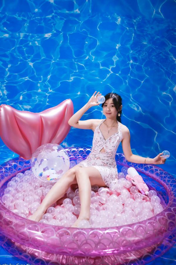    若颖 - 清新碎花泳池写真，元气少女梦幻球池大片 [109P]第17张图片