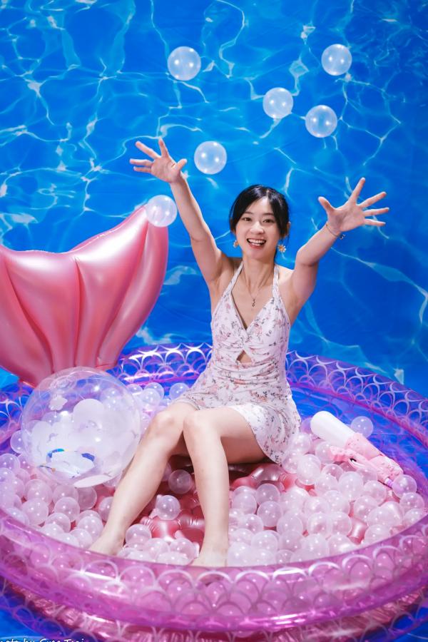   若颖 - 清新碎花泳池写真，元气少女梦幻球池大片 [109P]第25张图片