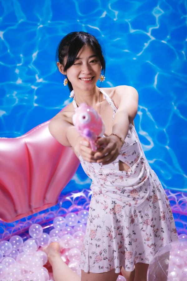    若颖 - 清新碎花泳池写真，元气少女梦幻球池大片 [109P]第27张图片