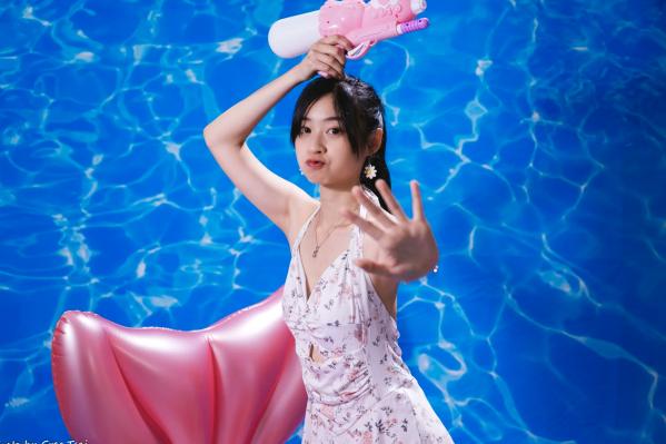    若颖 - 清新碎花泳池写真，元气少女梦幻球池大片 [109P]第32张图片