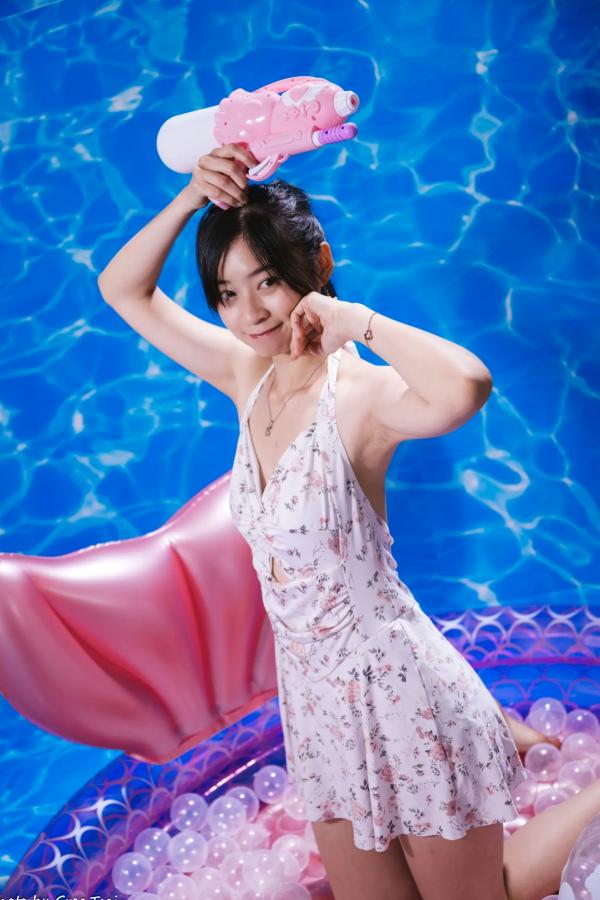    若颖 - 清新碎花泳池写真，元气少女梦幻球池大片 [109P]第33张图片