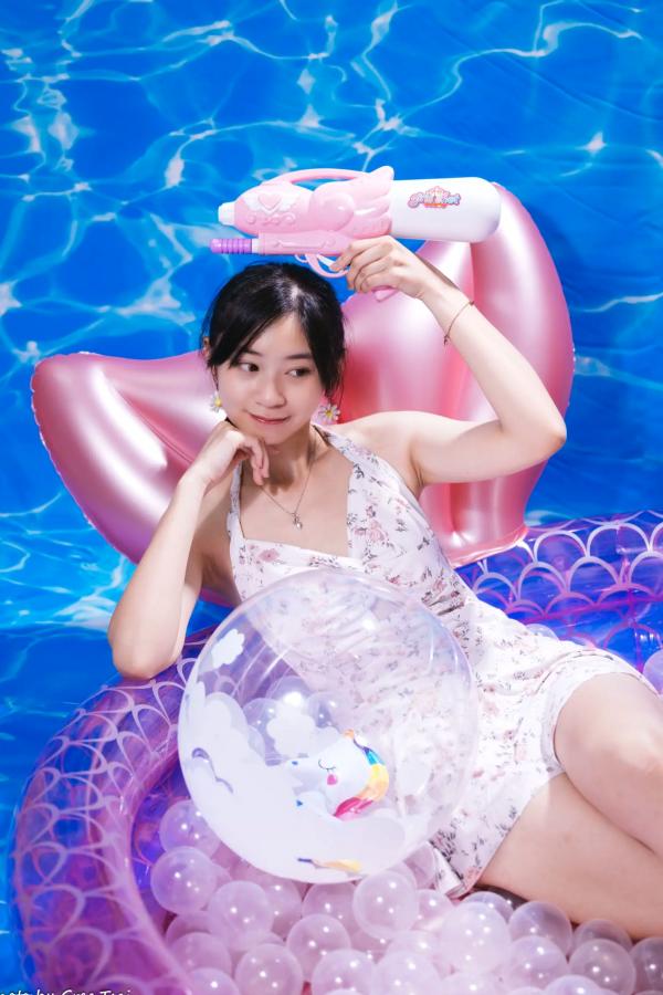    若颖 - 清新碎花泳池写真，元气少女梦幻球池大片 [109P]第43张图片