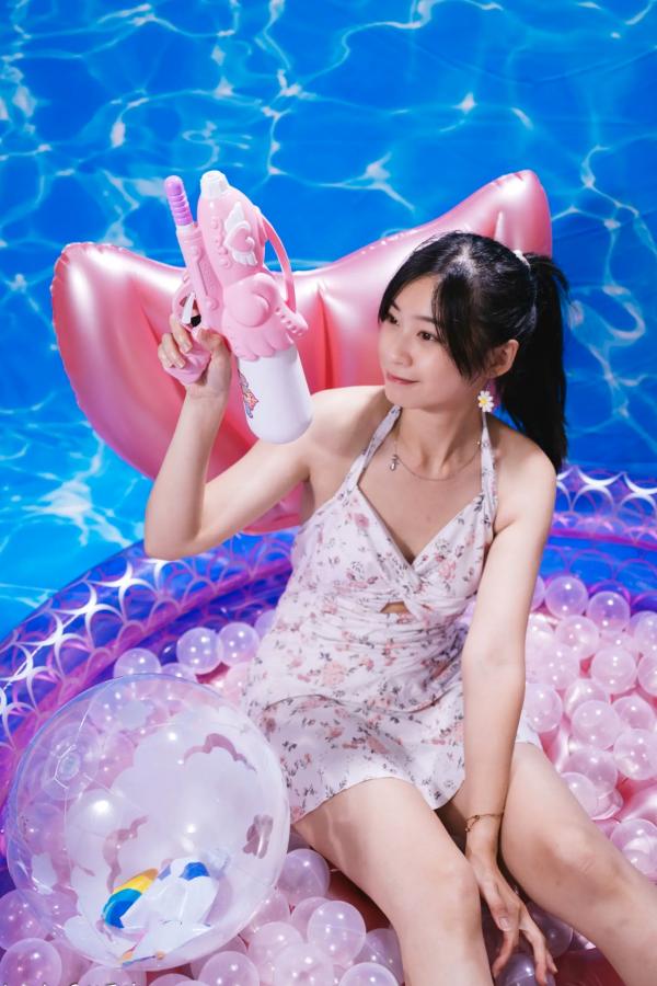    若颖 - 清新碎花泳池写真，元气少女梦幻球池大片 [109P]第57张图片