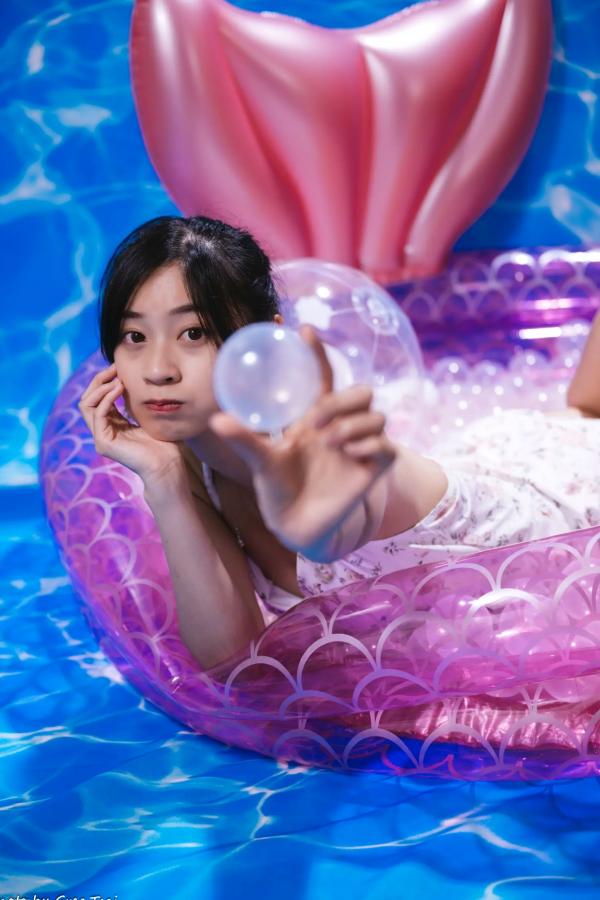    若颖 - 清新碎花泳池写真，元气少女梦幻球池大片 [109P]第61张图片